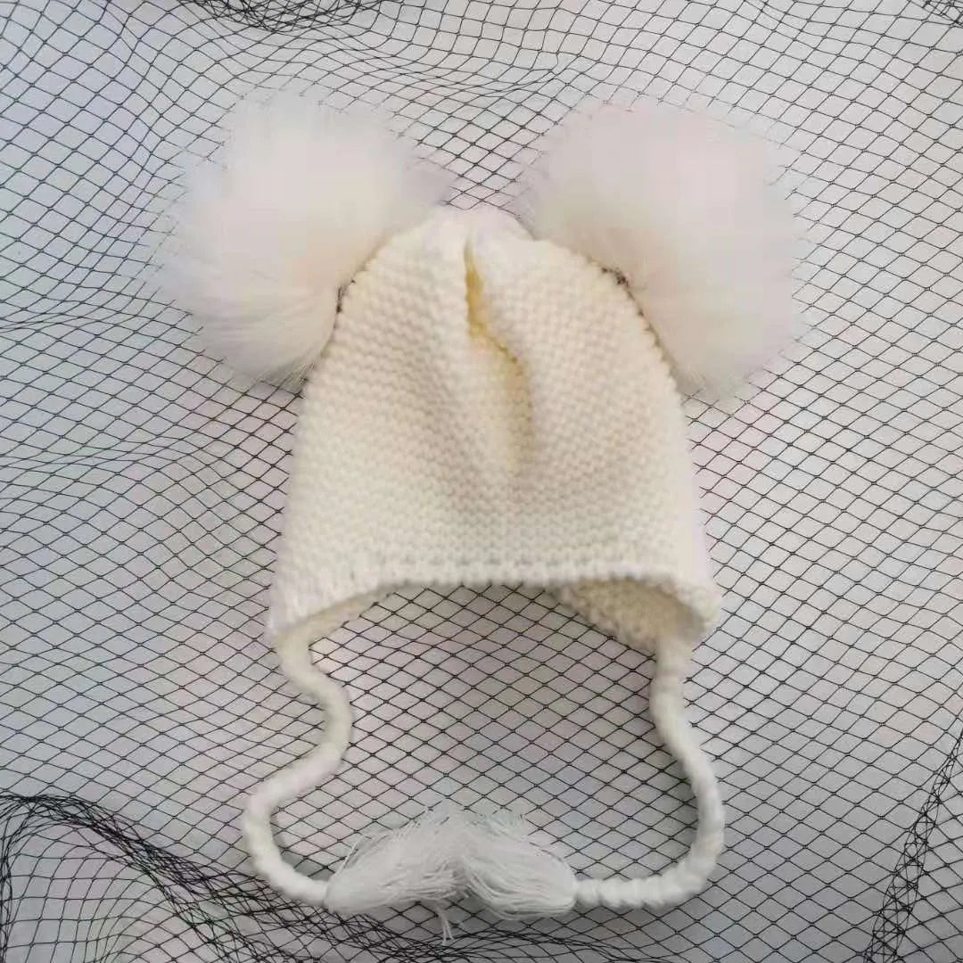 Touca com protetores de orelha Pompom