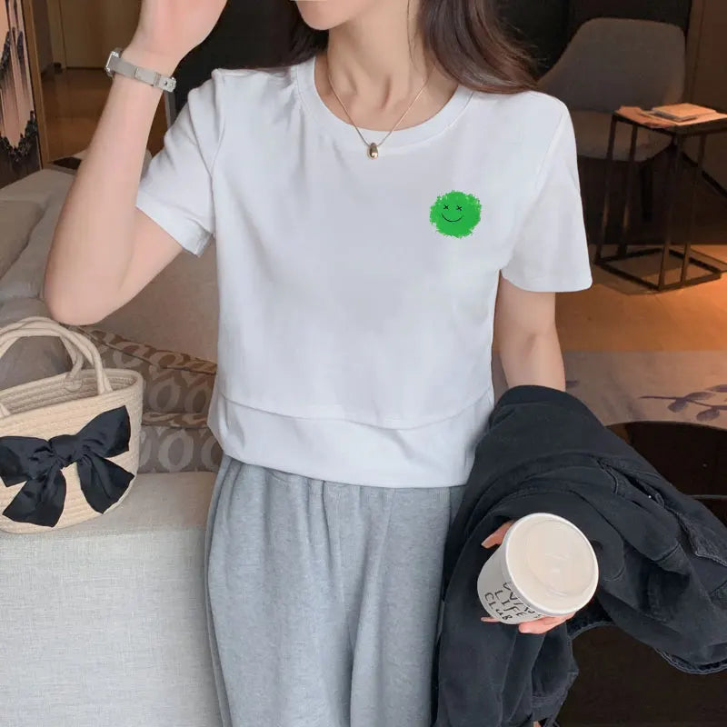 Camiseta super discreta para amamentar ao ar livre com abertura abaixo dos seios