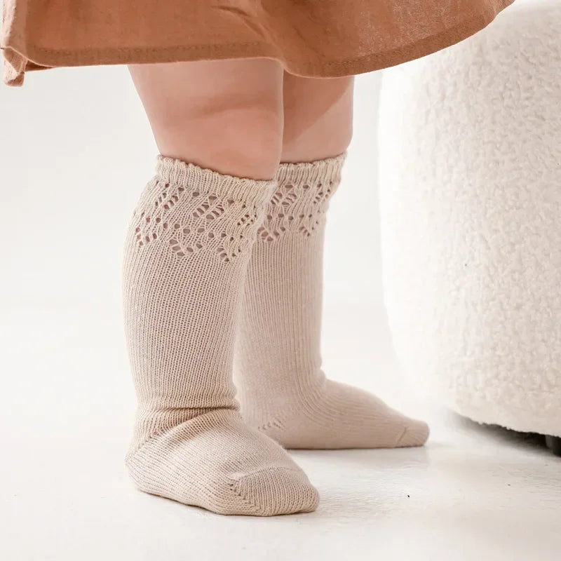 Elegância e Conforto: Meias 3/4 Vazadas para Bebês