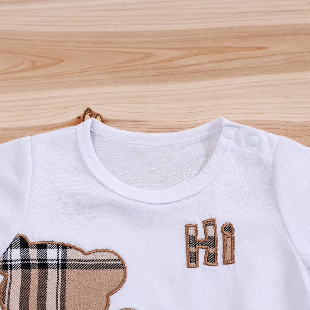 Conjunto Camiseta e Shorts com estampa de Urso