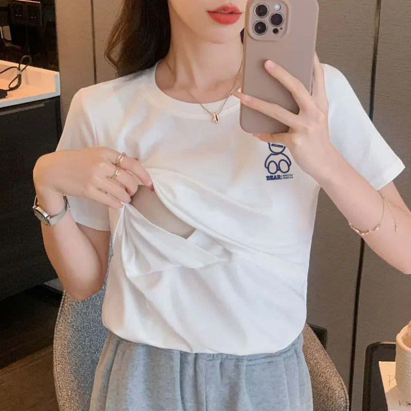 Camiseta super discreta para amamentar ao ar livre com abertura abaixo dos seios