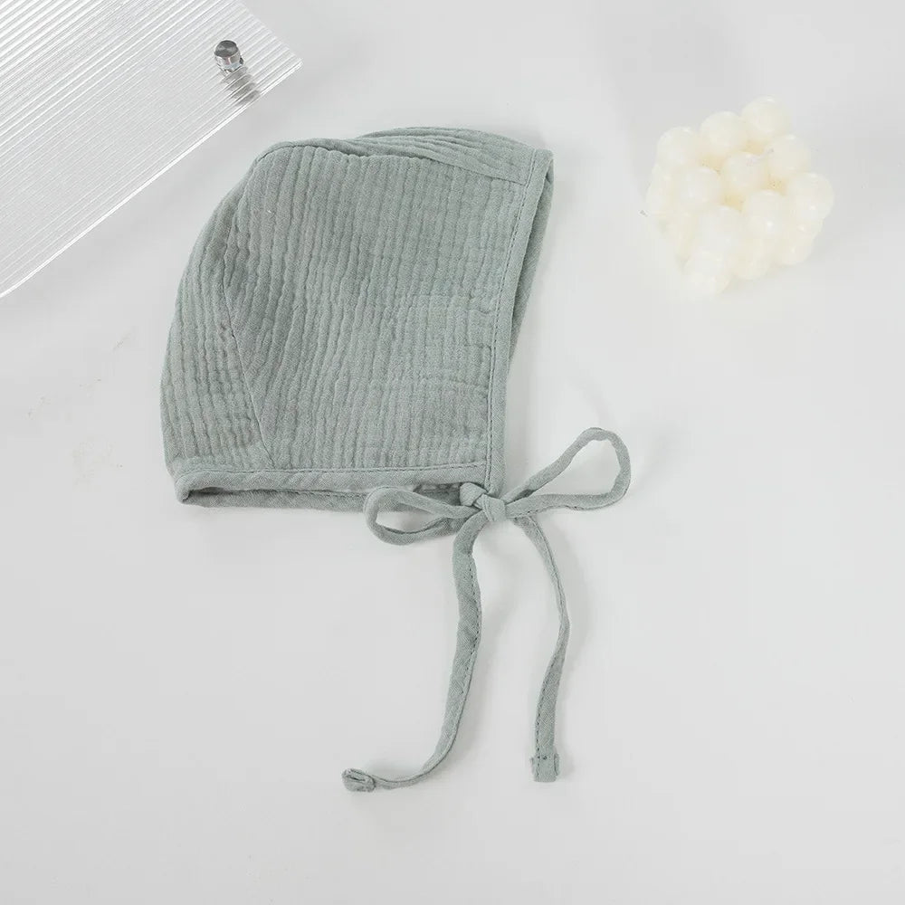 Gorro com cordinha jugular para bebês