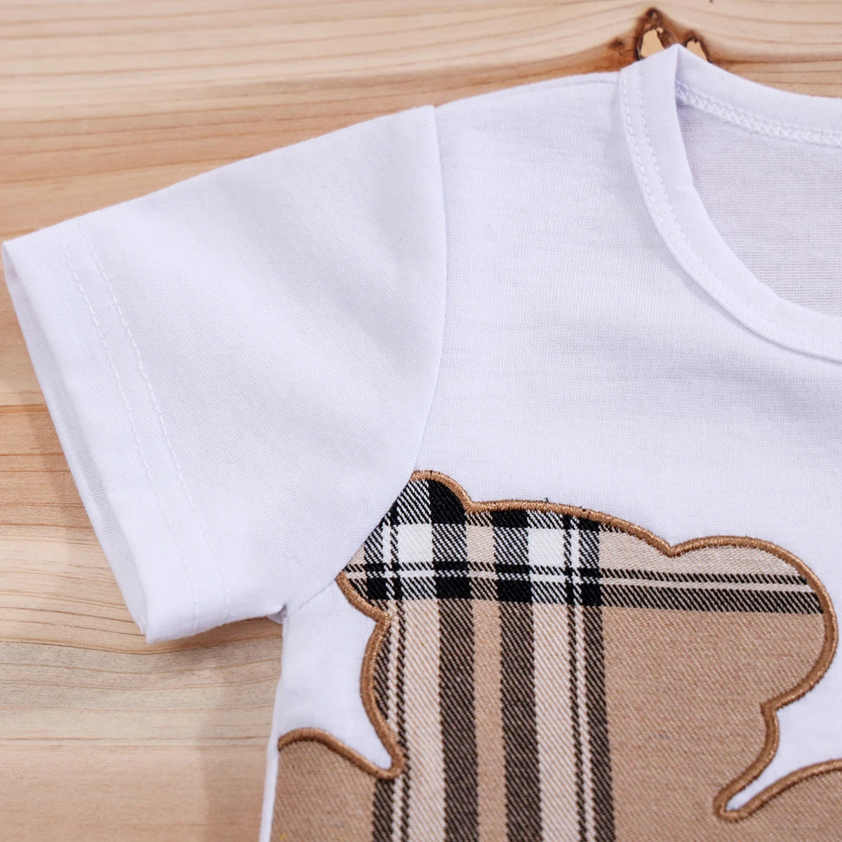 Conjunto Camiseta e Shorts com estampa de Urso