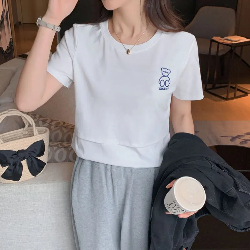 Camiseta super discreta para amamentar ao ar livre com abertura abaixo dos seios