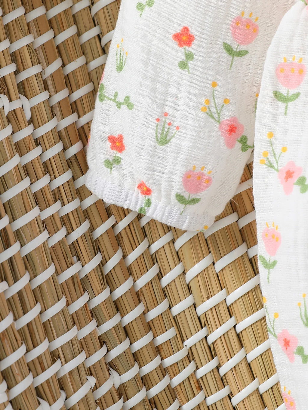Macacão infantil feminino manga longa estampa floral com laço
