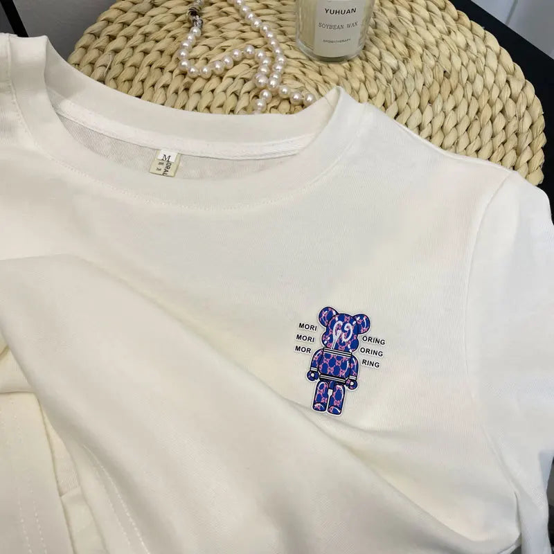 Camiseta super discreta para amamentar ao ar livre com abertura abaixo dos seios