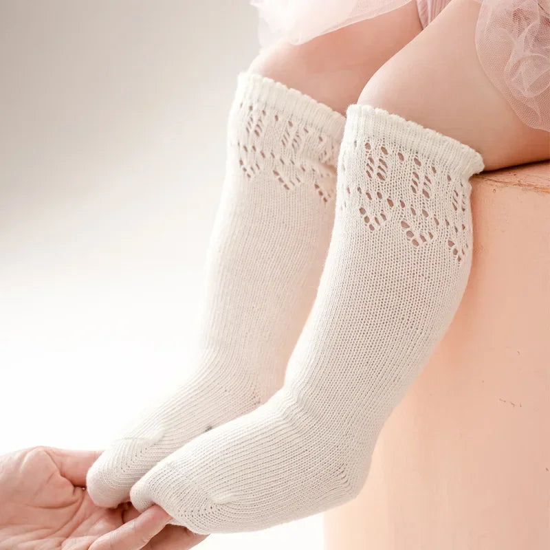 Elegância e Conforto: Meias 3/4 Vazadas para Bebês