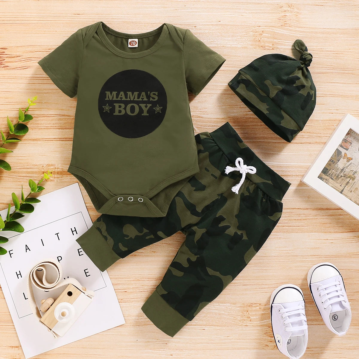 Conjunto militar bebê da mamãe com Gorro