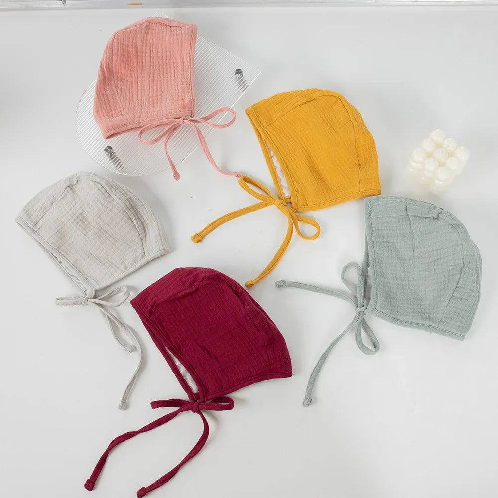 Gorro com cordinha jugular para bebês