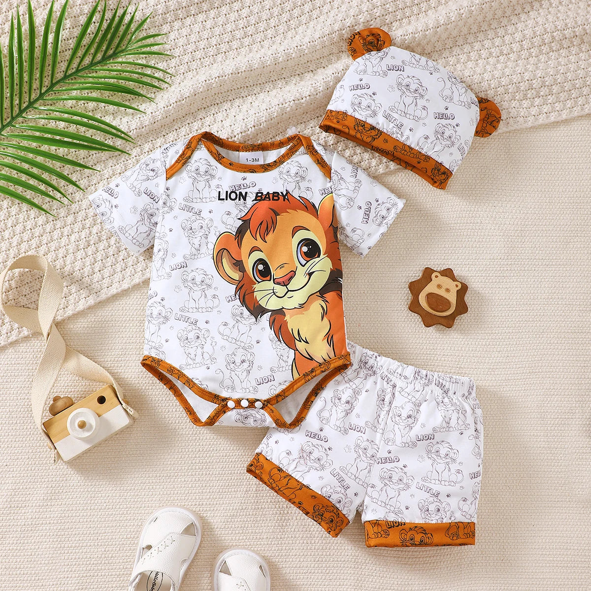Conjunto Rei Leão Body + Shorts + Touca