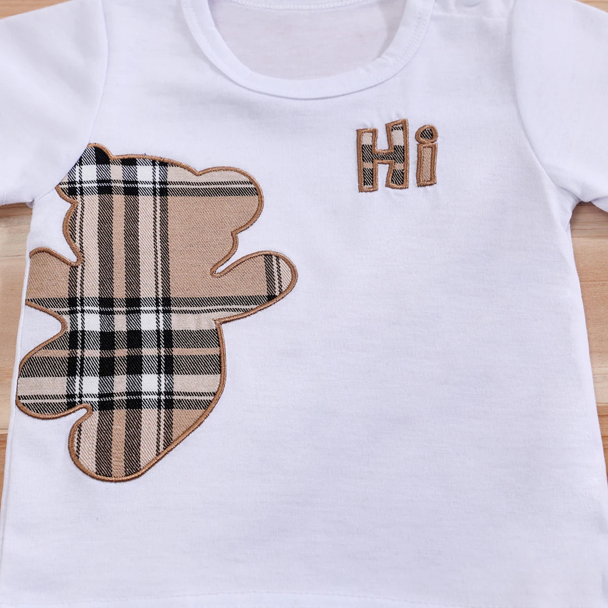 Conjunto Camiseta e Shorts com estampa de Urso